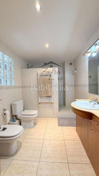 Foto 1da3f0b4-9971-435c-a704-fc5c760fafdb. Casa adossada amb calefacció aparcament a Centre Vidreres