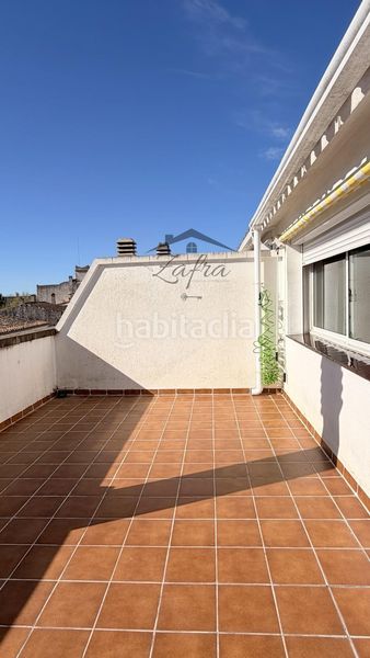 Foto 27bc79cf-a957-4aeb-9bf0-4dce47239406. Casa adossada amb calefacció aparcament a Centre Vidreres