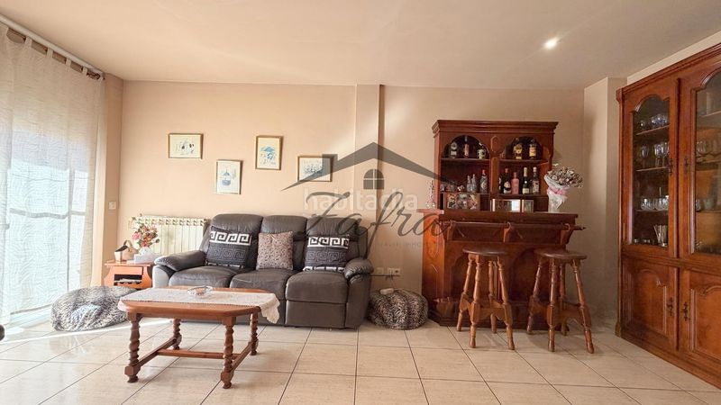 Foto 33dada3d-ed20-4448-b08b-a62894106b83. Casa adossada amb calefacció aparcament a Centre Vidreres