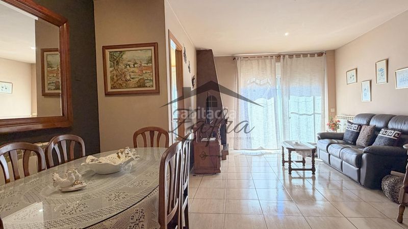 Foto 438dcab4-a402-41ad-8a59-98ddf0414454. Casa adossada amb calefacció aparcament a Centre Vidreres