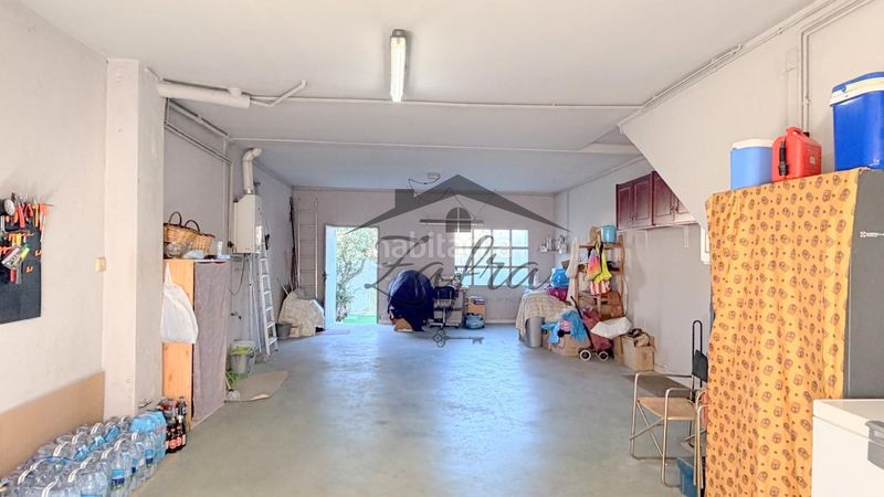 Foto 6a39cad8-14bd-4608-be66-9ba8fc8d3b38. Casa adossada amb calefacció aparcament a Centre Vidreres