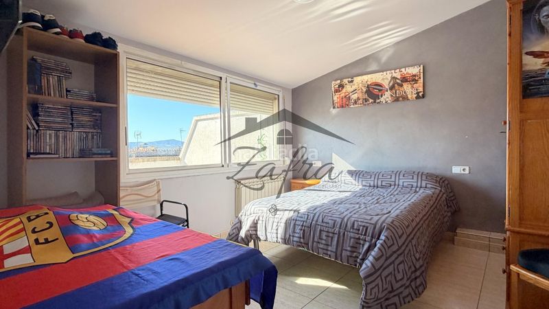 Foto 89350070-96a1-4610-a6d7-ec2ce3921a54. Casa adossada amb calefacció aparcament a Centre Vidreres