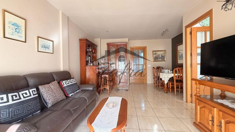 Foto b9e9ac9b-afd2-489c-9aa9-865b3ca9e033. Casa adossada amb calefacció aparcament a Centre Vidreres