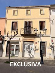 Maison jumelée  Plaça església. Exclusiva casa en pleno centro de vidreres con dos locales comer