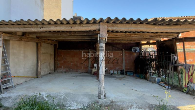 Foto 2bf8a1ab-8246-45e9-afab-b0fa235bb6a4. Casa adossada amb calefacció aparcament a Centre Vidreres