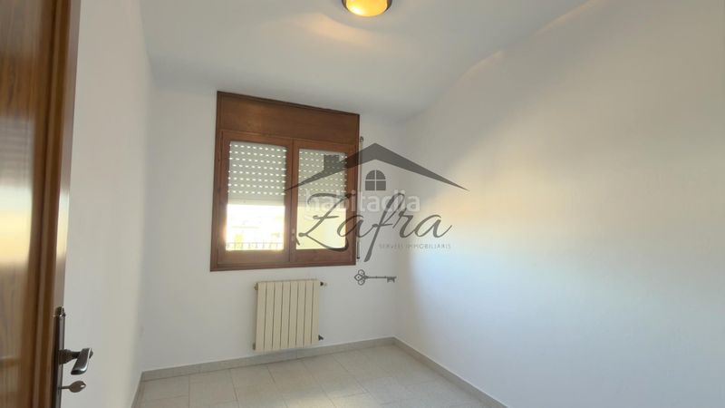 Foto 475d9dce-2def-42d2-85a2-4c884e835930. Casa adossada amb calefacció aparcament a Centre Vidreres