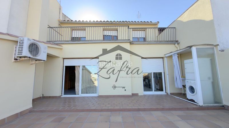 Foto 5cfed002-c181-4001-971e-2fbd451f4f42. Casa adossada amb calefacció aparcament a Centre Vidreres