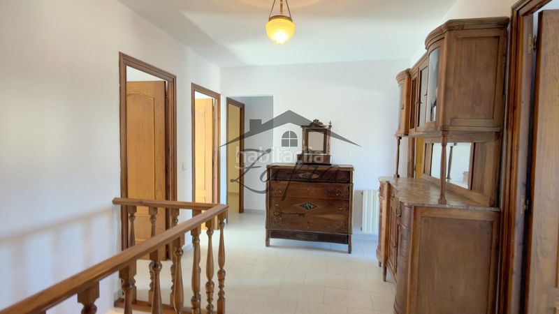 Foto b13527e3-6e8b-4584-a962-867364e524a9. Casa adossada amb calefacció aparcament a Centre Vidreres