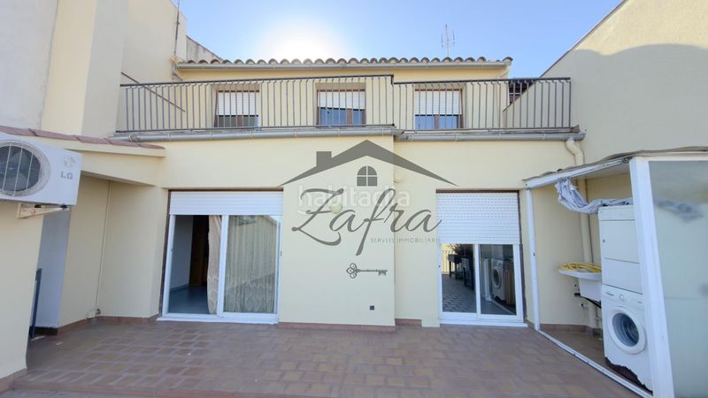 Foto e37b9973-1037-49d8-a4c2-95db415413c8. Casa adossada amb calefacció aparcament a Centre Vidreres