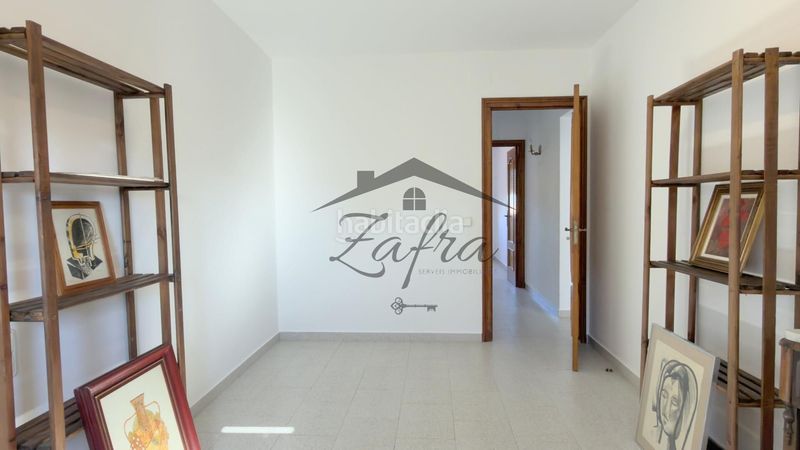 Foto f3ca8cbe-7ae2-42a0-a3fb-3e06a402c1de. Casa adossada amb calefacció aparcament a Centre Vidreres
