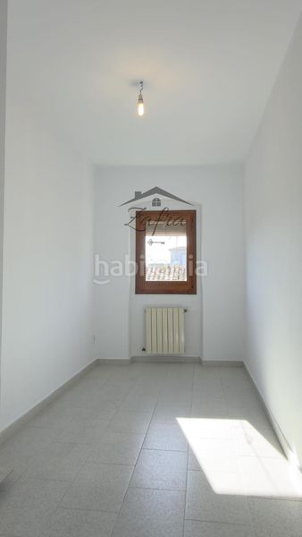 Foto fb17862d-f3da-4e3f-a9d4-2e58abd7323d. Casa adossada amb calefacció aparcament a Centre Vidreres