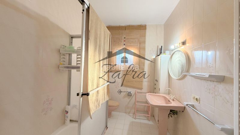 Foto c96567db-e14d-402b-be61-1a13b8ef230f. Casa amb calefacció aparcament a Centre Vidreres