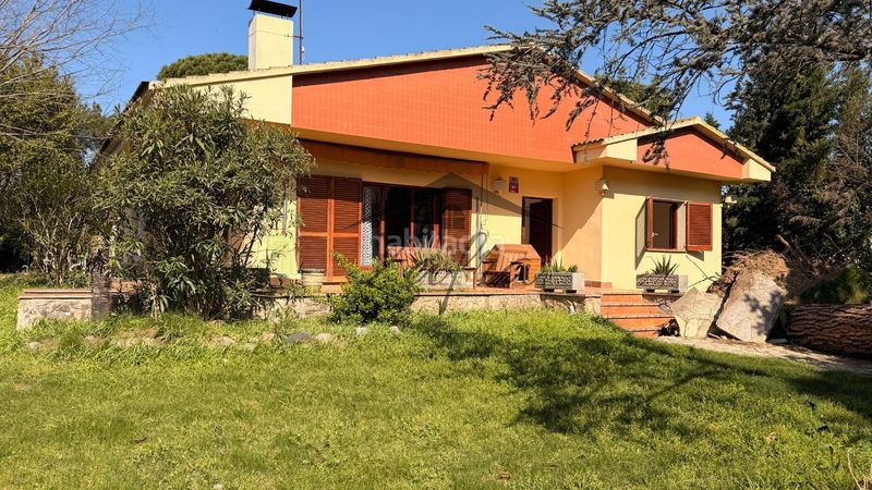 Foto f434d3c5-e402-4739-8d42-c6ce9c37db6f. Casa amb calefacció aparcament a Centre Vidreres