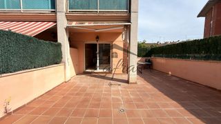 Rez-de-chaussée  Carrer carrer pompeu fabra. Planta baja con terraza