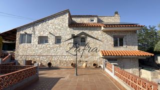 House  Carrer carrer ciclamen. Vivienda con licencia turística y parcela de 1.222 m2 con posibi