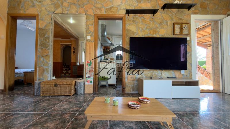 Foto b567f759-a23e-425a-8783-3375d9a2a205. Casa amb calefacció aparcament a Aiguaviva Parc Vidreres
