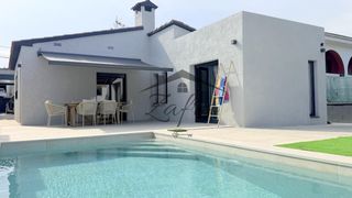 Casa  Carrer carrer josep plà. Exclusiva vivienda con piscina privada en santa coloma residenci