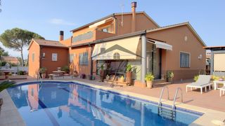 Casa  Carrer carrer montnegre. Exclusiva vivienda con piscina en mas flassià vidreres