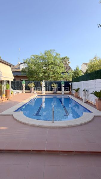Foto a51c1528-8927-4bff-a0af-64b539e98720. Casa amb calefacció aparcament piscina a Centre Vidreres