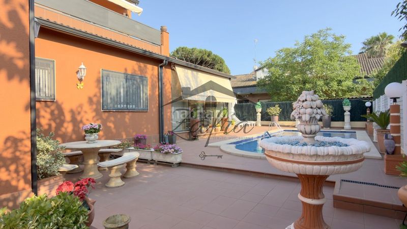 Foto c4f5abb2-8aec-41d8-bacf-25f440688d9a. Casa amb calefacció aparcament piscina a Centre Vidreres