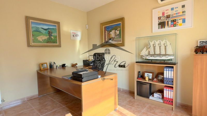 Foto e4571c57-987a-464e-a589-8c1fae8491a6. Casa amb calefacció aparcament piscina a Centre Vidreres