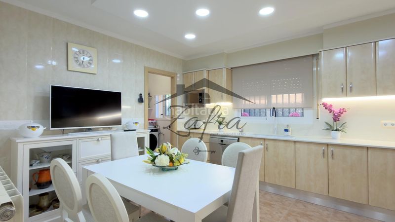 Foto e4f4f661-d404-4f15-a290-b56f74121054. Casa amb calefacció aparcament piscina a Centre Vidreres