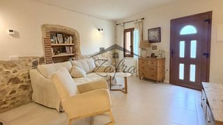 Casa adossada  Carrer carrer baixada de caldes. Bonita casa en el pueblo de llagostera, totalmente reformada