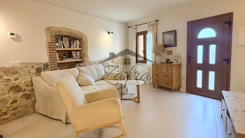 Foto 3f9c7bd1-1d7a-4648-963b-42147061c372. Casa adossada amb calefacció a Llagostera