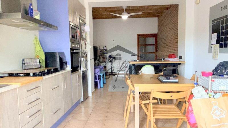 Foto 34d89783-801f-41fa-b6c7-134b305320fd. Casa adossada amb calefacció a Llagostera