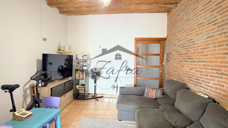 Foto d25c570c-a7aa-46ee-b370-6e54f651464a. Casa adossada amb calefacció a Llagostera