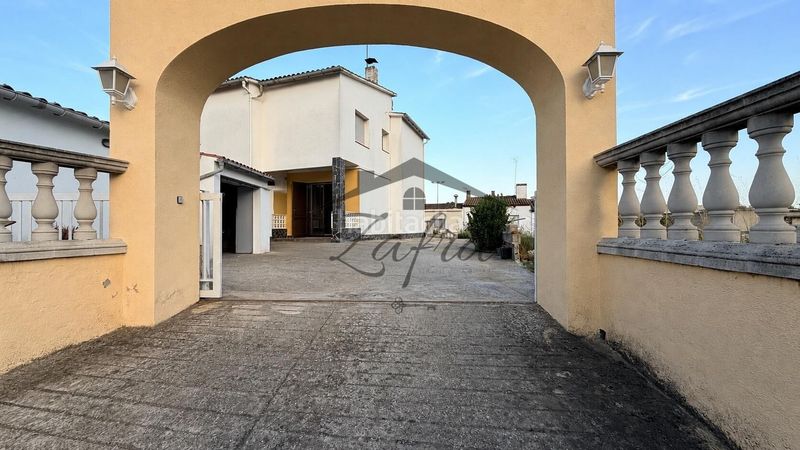Foto 45412175-7181-43e0-8349-9363139ef541. Casa amb calefacció aparcament a Centre Vidreres