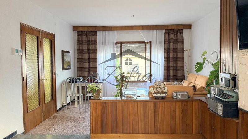 Foto 4b86e92b-a50d-4e79-9106-b64d1b83df38. Casa amb calefacció aparcament a Centre Vidreres