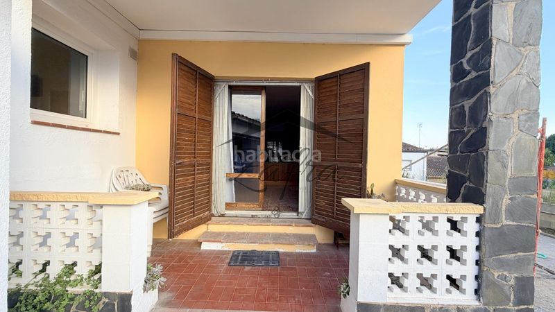 Foto af769c09-75ef-4173-bb55-dc7920216e8e. Casa amb calefacció aparcament a Centre Vidreres