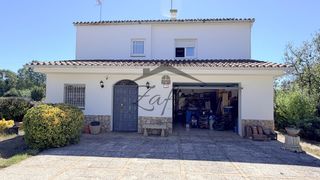 House  Carrer carrer canigó. Casa independiente con gran parcela plana en llac del cigne  cal