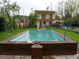 Chalet in Carrer de collserola 176. Con piscina privada