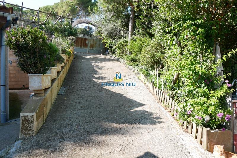 Foto 553336c8-a3fe-48b1-ae2e-fc0f1f35df4a. Casa a carrer gerani 5 a Aiguaviva Parc Vidreres