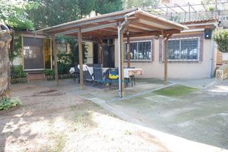 Casa a Carrer gerani 5. Bonita casa prefabrica con anexo hecho vivienda