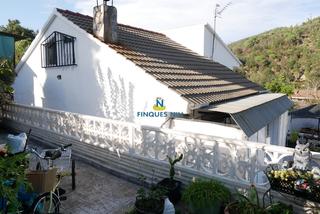 Xalet a Carrer de can avellaneda 16. Casa en urbanización en plena naturaleza