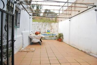 Casa a Carrer de sant marc 276. Descubre esta encantadora vivienda en montbarbat