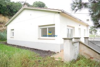 Chalet en Carrer de sant pol 855. Casa en urbanizacin de montbarbat a 10km de las mejores playas