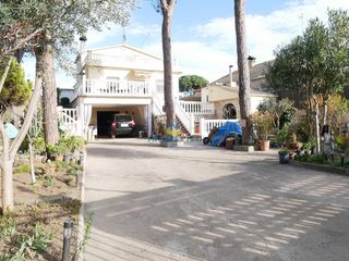 Chalet en Carrer venus 60. La goba, vidreres: tu nuevo hogar te espera.