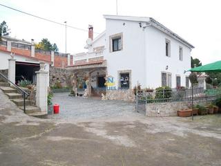 Xalet a Carrer farigola 16. Encantadora propiedad en can fornaca