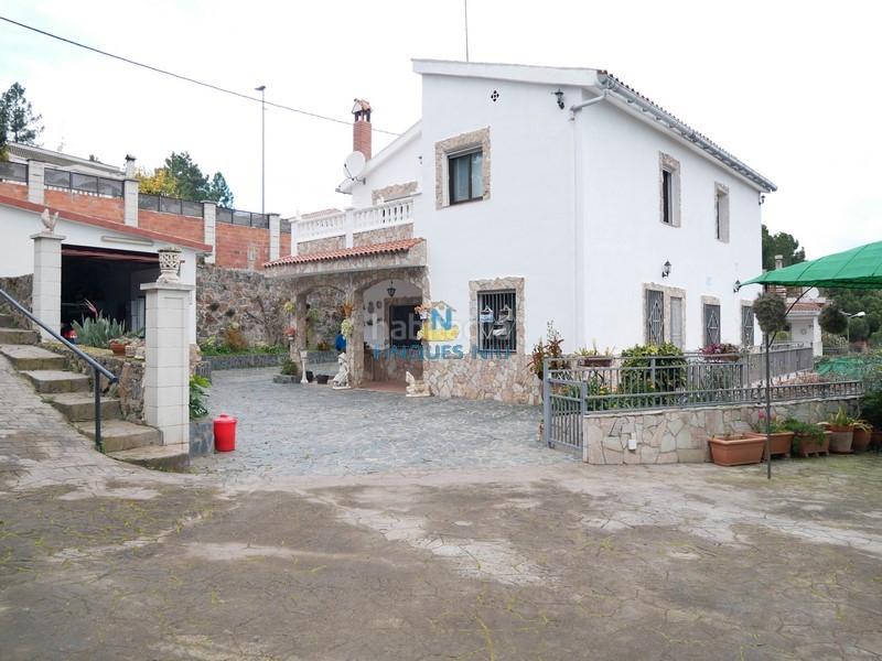 Foto cd9583f0-cb4d-43c4-b39f-026b03fd5a04. Chalet en carrer farigola 16 encantadora propiedad en can fornaca en Riudarenes