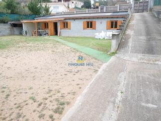 Maison à Carrer la ginesta 132. Bonita casita de madera en urbanizacion entre lloret y vidreres