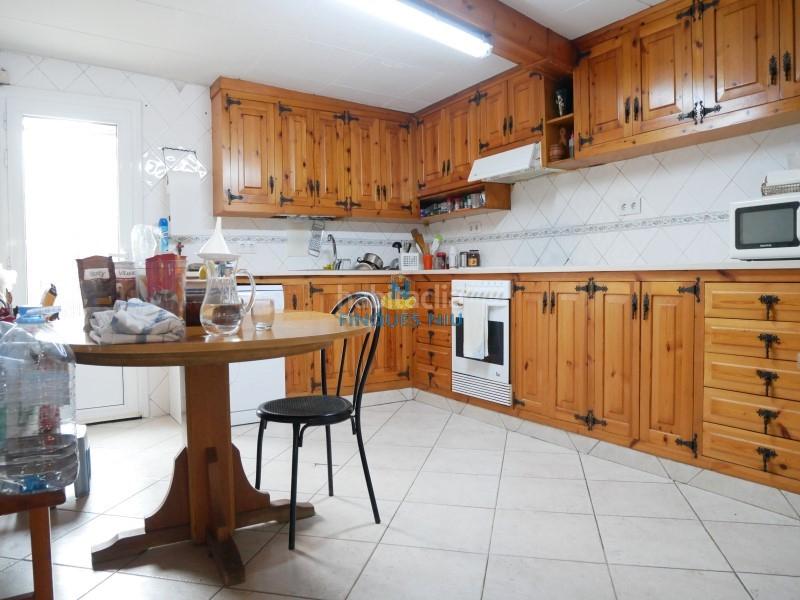 Foto fb51887c-c4af-4188-a071-e2d9fa917052. Chalet en carrer del freixe 5 te gustaría vivir en una masiá con la comodidad de tenerlo todo a mano, pues esta es tu oportunidad. en Sils