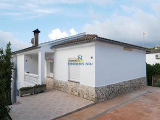 Casa  Carrer tulipà 4. Casa en venta en urbanizacion entre vidreres y lloret de mar