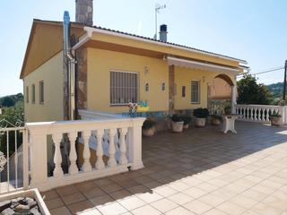 Chalet en Carrer del xiprer 11. Casa con 2 viviendas independientes en maanet de la selva