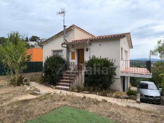 Chalet  N/a. Acogedora casa en urb. lloret de mar
