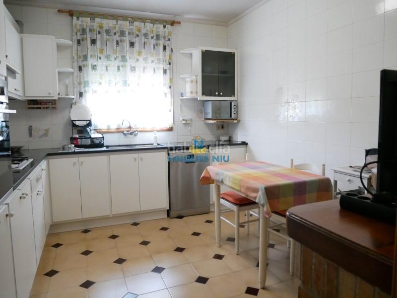 Foto 04aa8bdd-2725-4067-b819-287cc8ca2360. Xalet amb xemeneia aparcament a Maçanet de la Selva poble Maçanet de la Selva