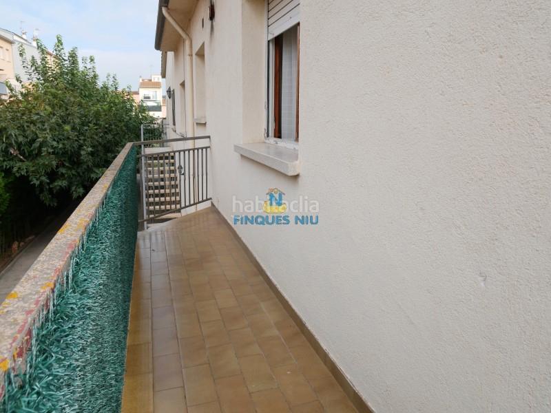 Foto 36b46795-1b1e-4751-bee5-f365fbe1692c. Xalet amb xemeneia aparcament a Maçanet de la Selva poble Maçanet de la Selva